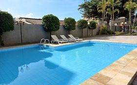 Apto com sacada e piscina na Enseada